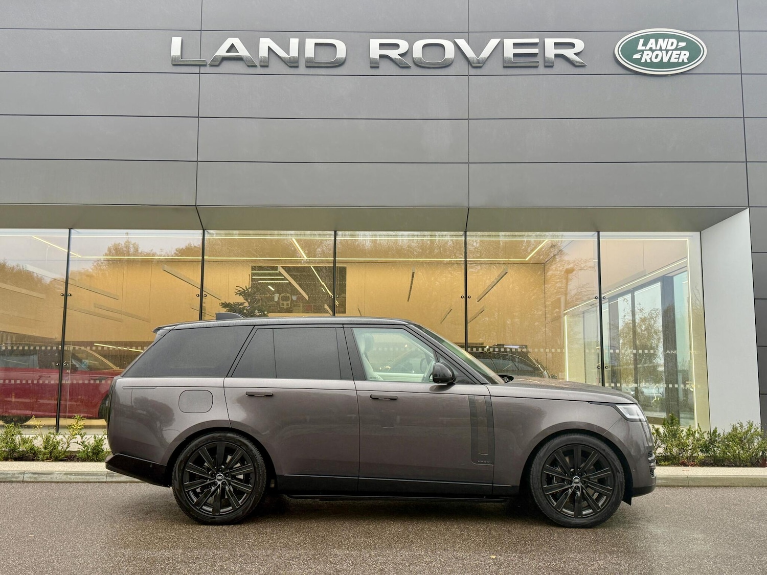 Used Land Rover Range Rover 2025 for sale - 76765231: Photo 2