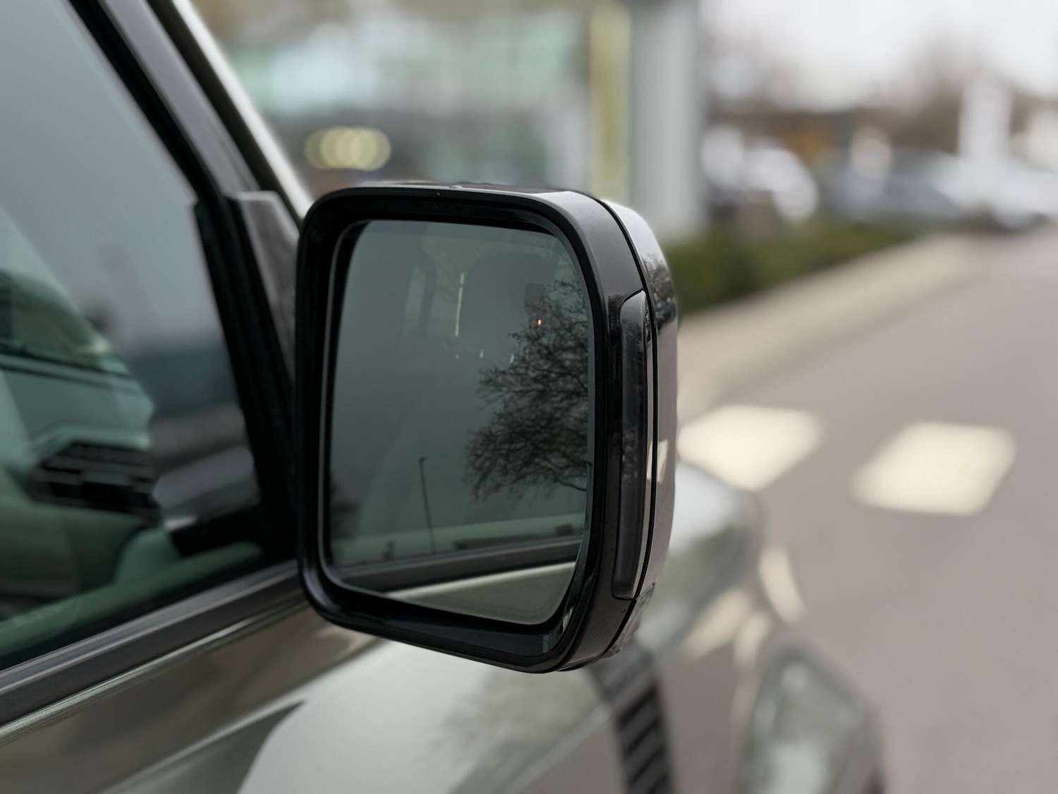 Used Land Rover Defender 2023 for sale - 77331541: Photo 15