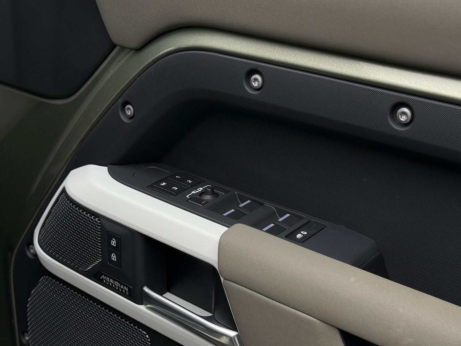 Used Land Rover Defender 2023 for sale - 77331541: Photo 31