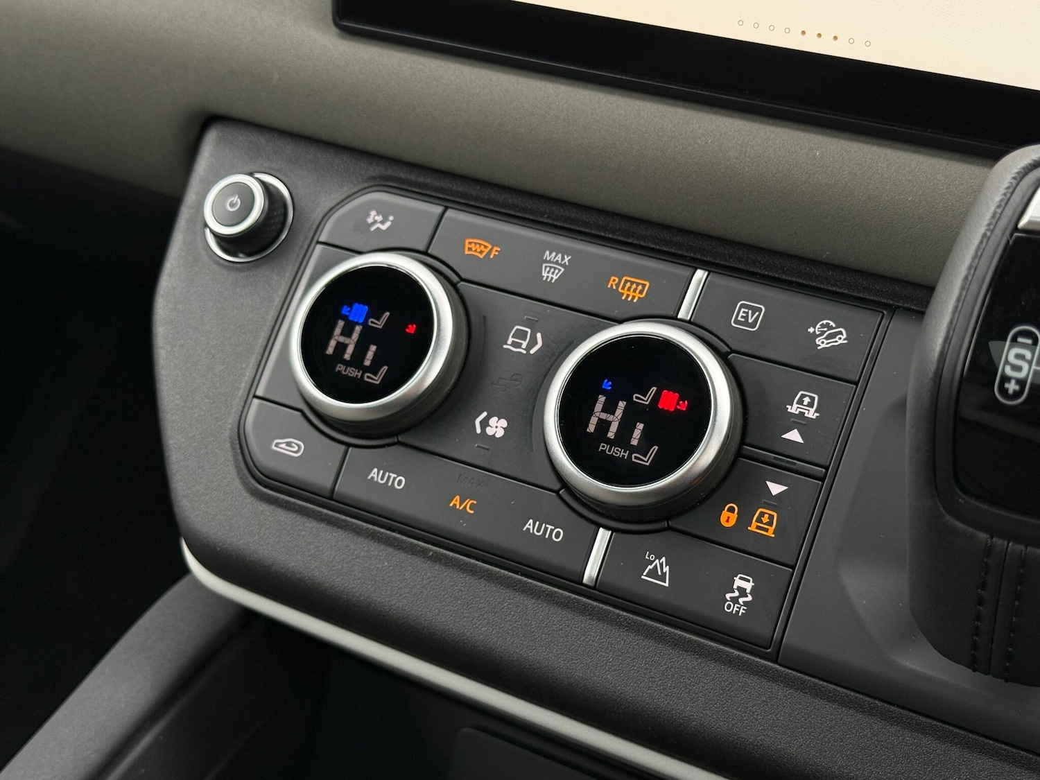 Used Land Rover Defender 2023 for sale - 77331541: Photo 32