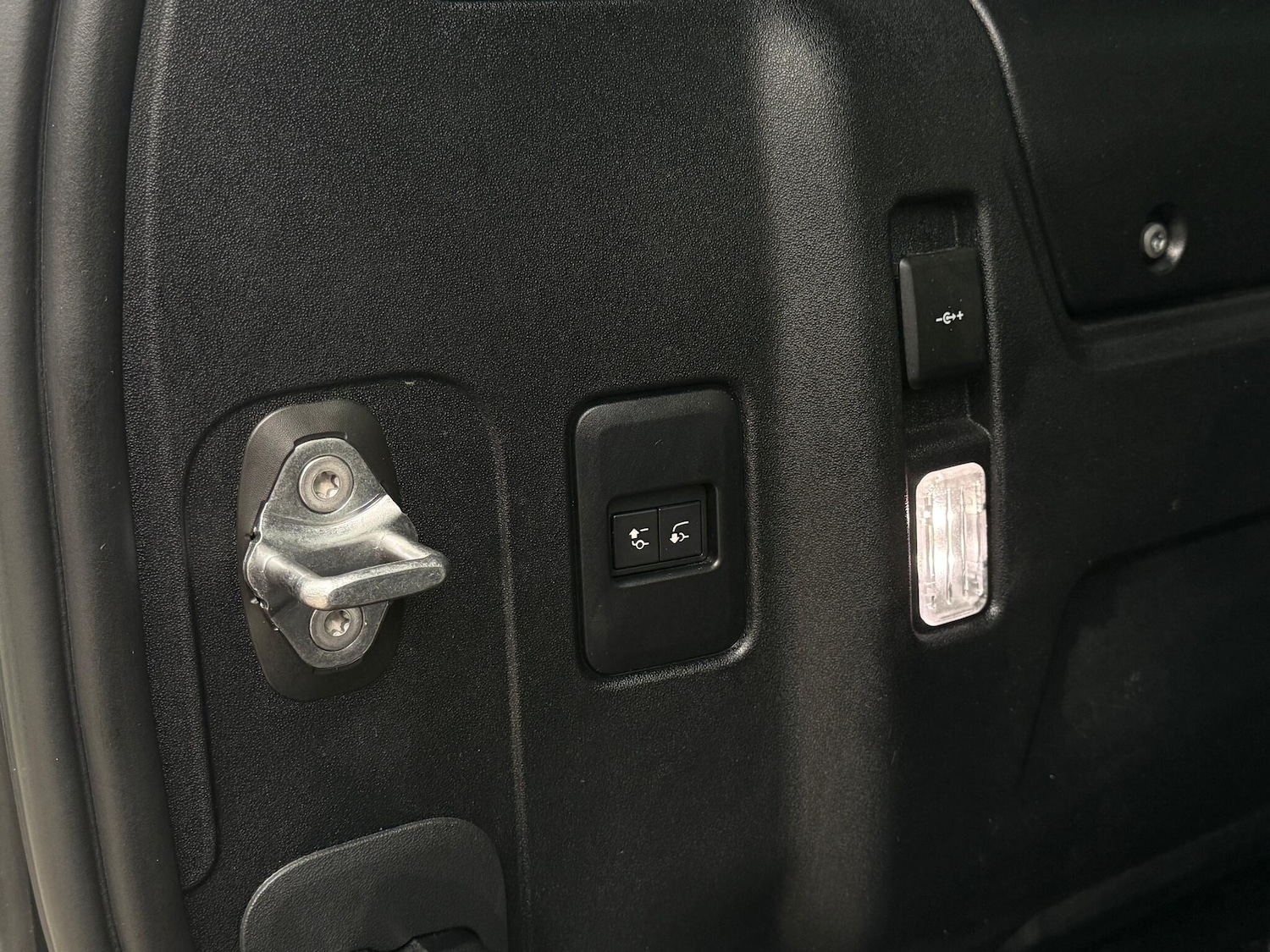 Used Land Rover Defender 2023 for sale - 77331541: Photo 43