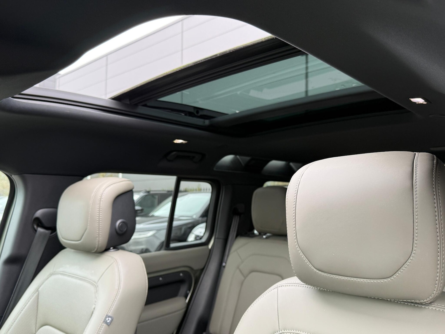 Used Land Rover Defender 2023 for sale - 77331541: Photo 5