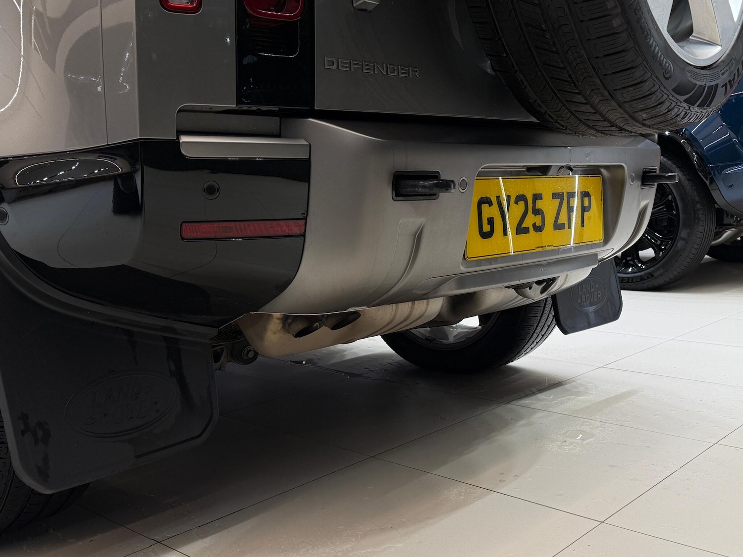 Used Land Rover Defender 110 for sale - 77001084: Photo 10