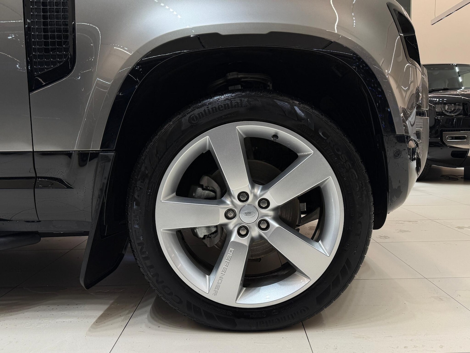 Used Land Rover Defender 110 for sale - 77001084: Photo 12