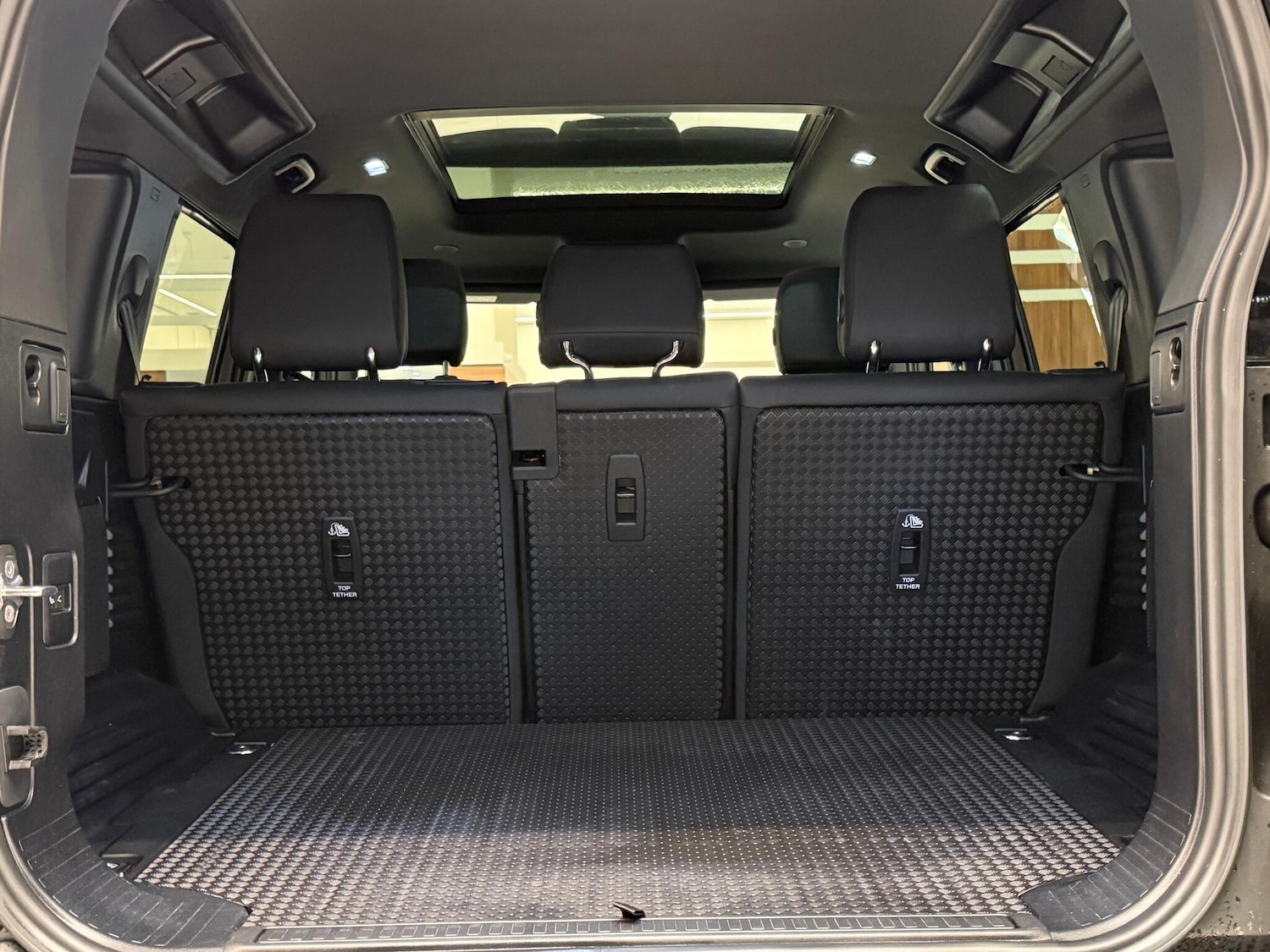 Used Land Rover Defender 110 for sale - 77001084: Photo 14