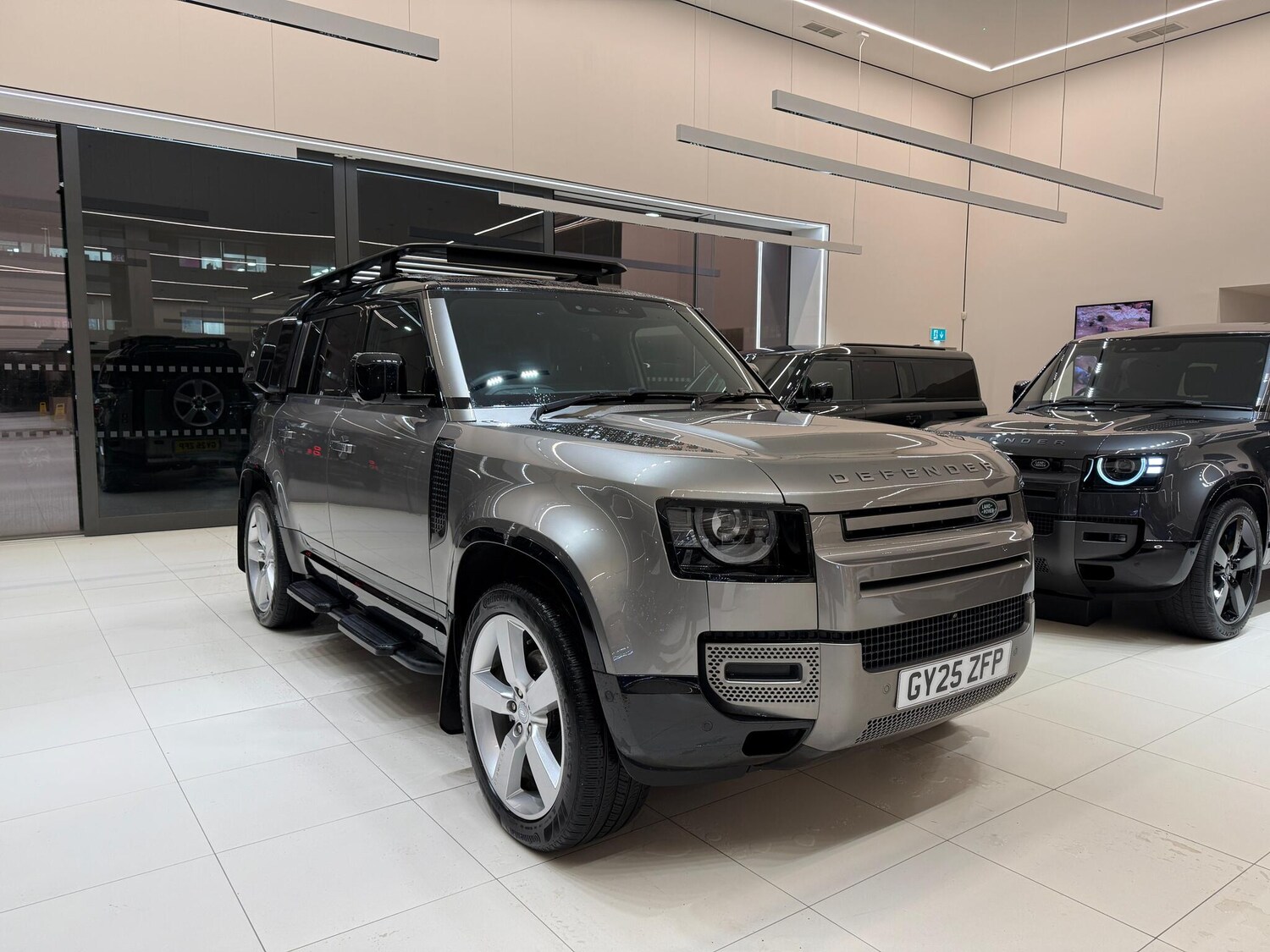 Used Land Rover Defender 110 for sale - 77001084: Photo 2