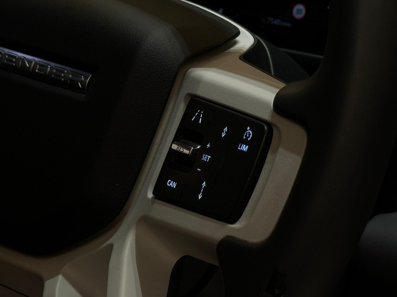 Used Land Rover Defender 110 for sale - 77001084: Photo 21