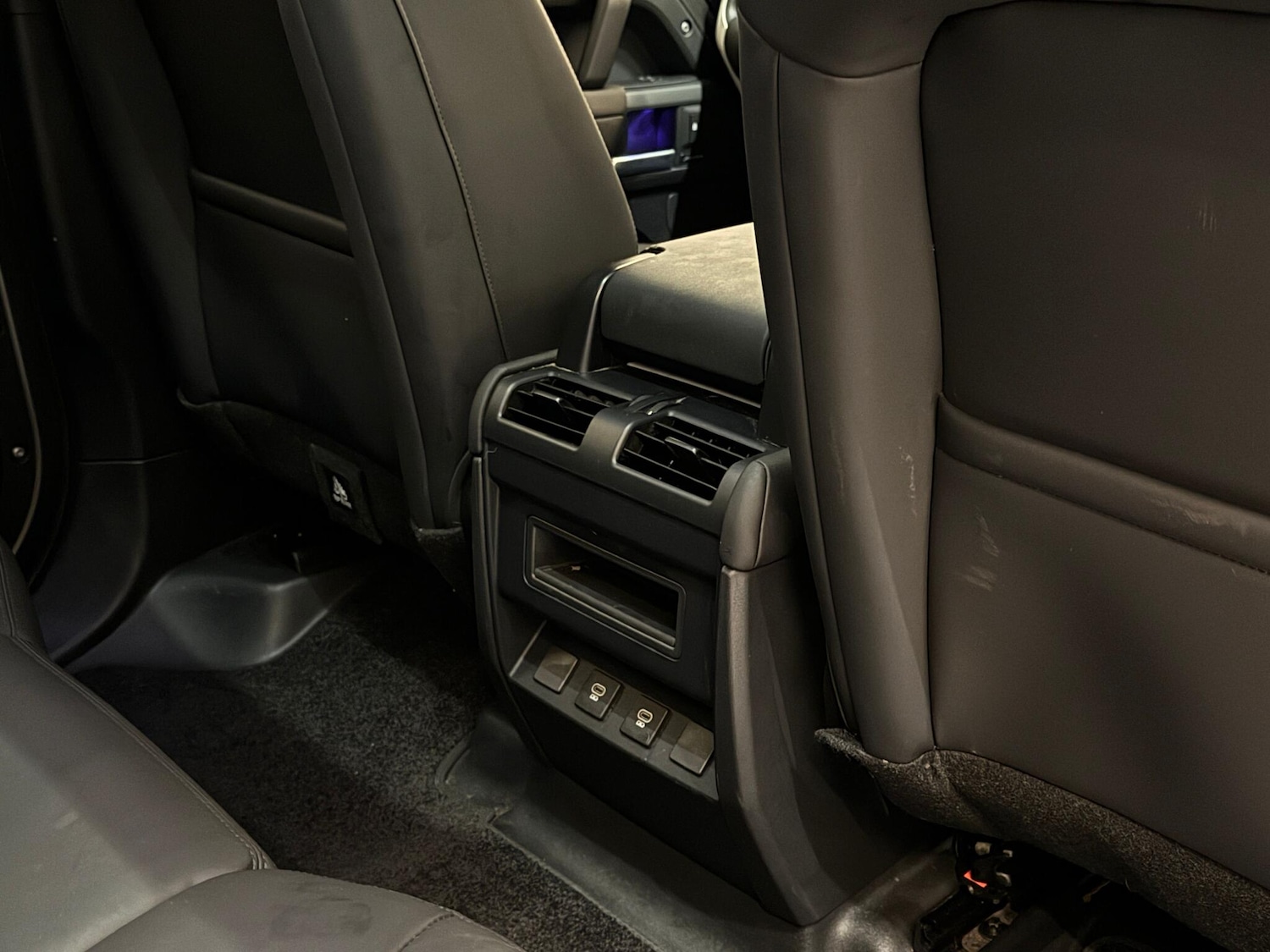 Used Land Rover Defender 110 for sale - 77001084: Photo 32