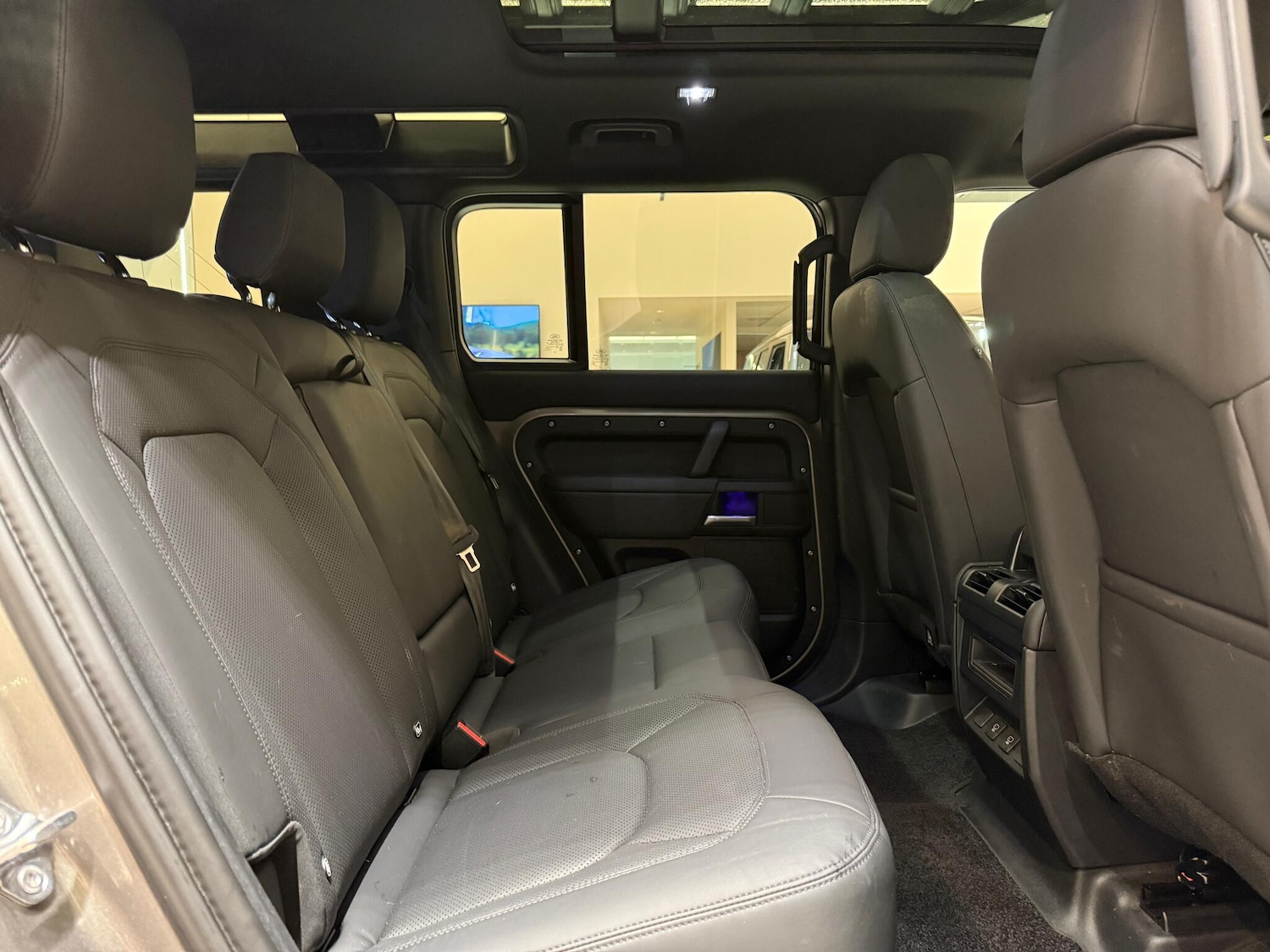 Used Land Rover Defender 110 for sale - 77001084: Photo 35