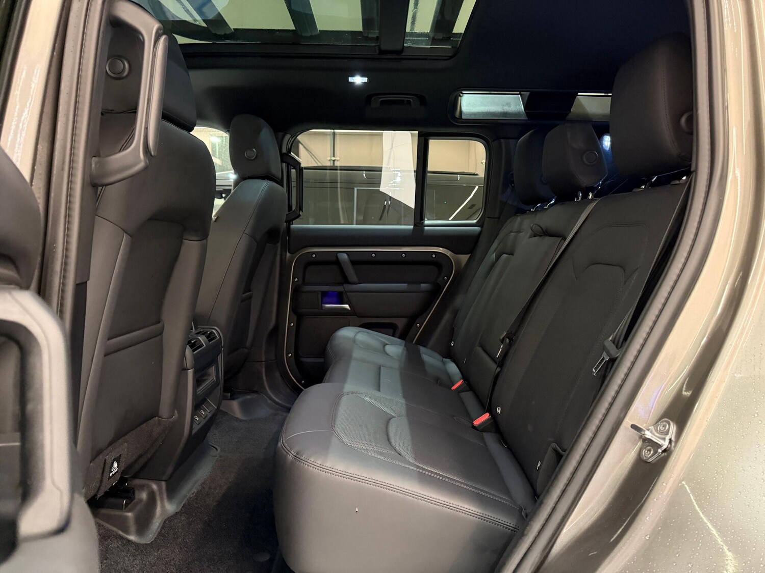 Used Land Rover Defender 110 for sale - 77001084: Photo 37