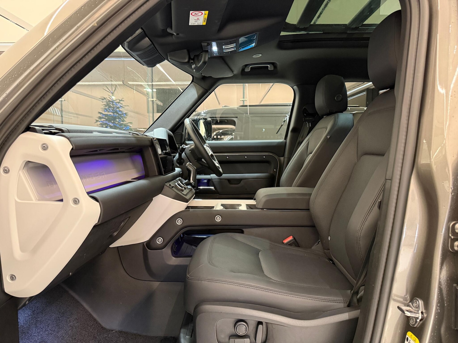 Used Land Rover Defender 110 for sale - 77001084: Photo 39