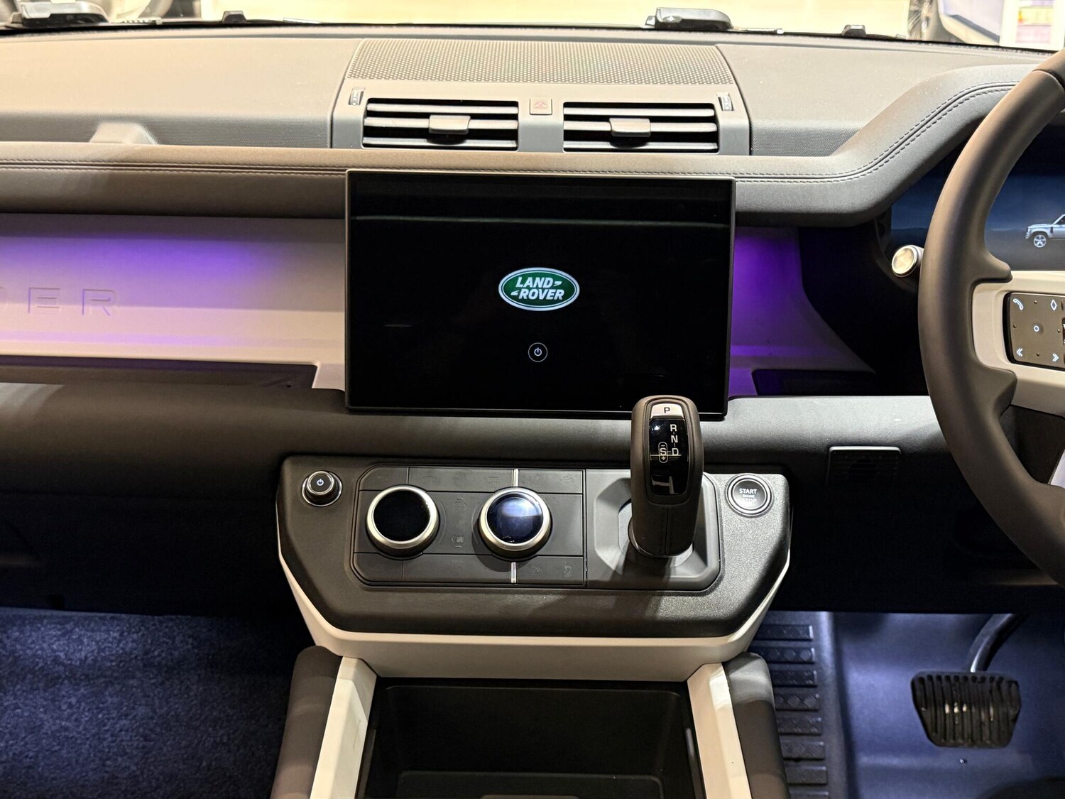 Used Land Rover Defender 110 for sale - 77001084: Photo 42