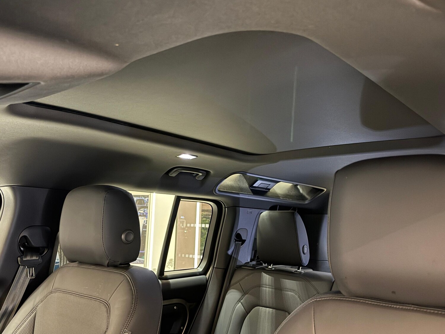 Used Land Rover Defender 110 for sale - 77001084: Photo 5