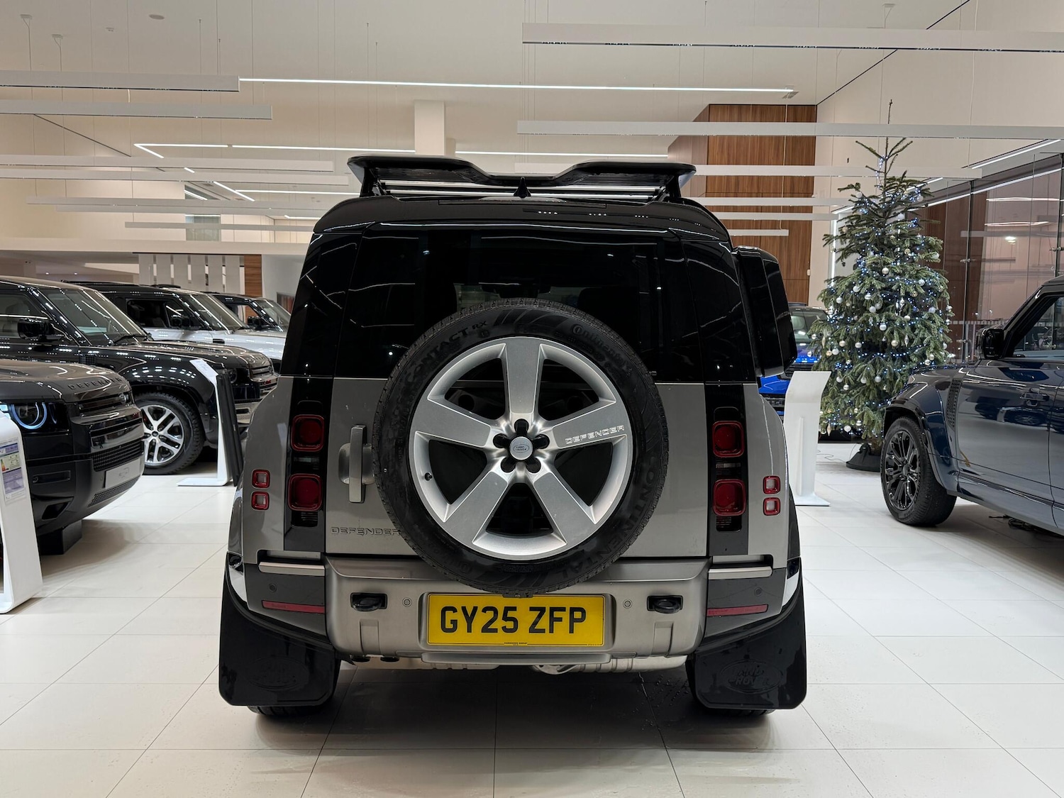 Used Land Rover Defender 110 for sale - 77001084: Photo 9