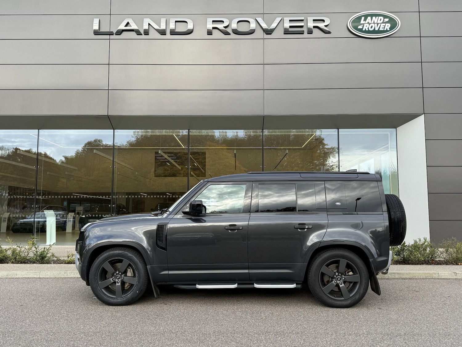 Used Land Rover Defender 2022 for sale - 77073987: Photo 11