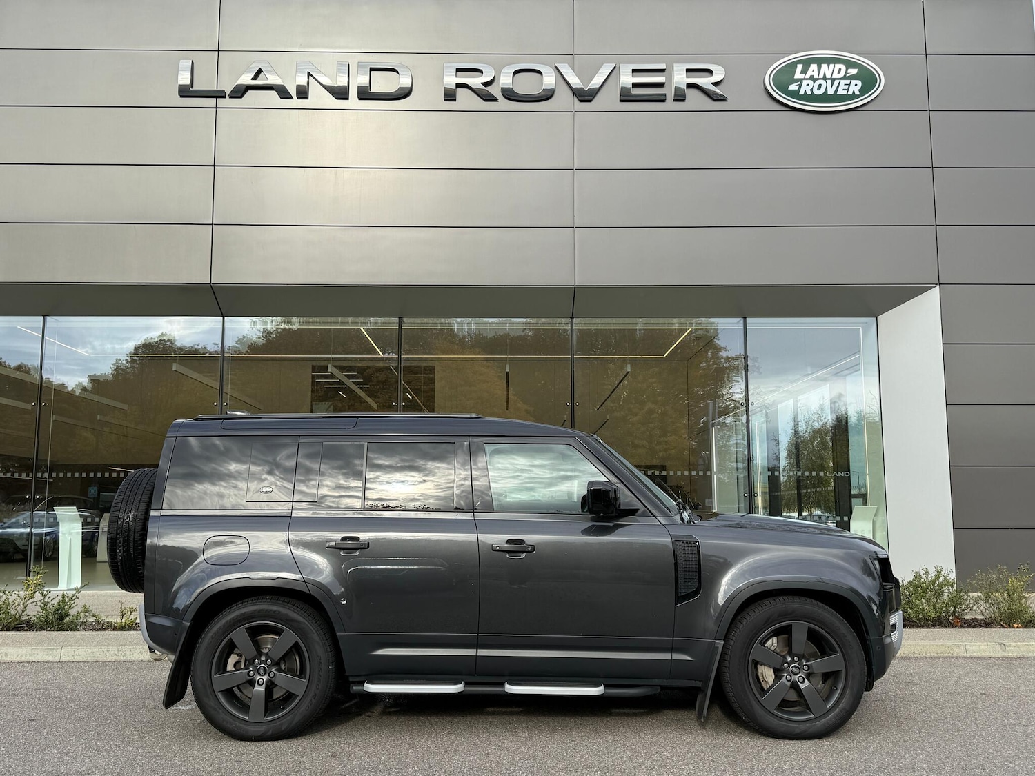 Used Land Rover Defender 2022 for sale - 77073987: Photo 2