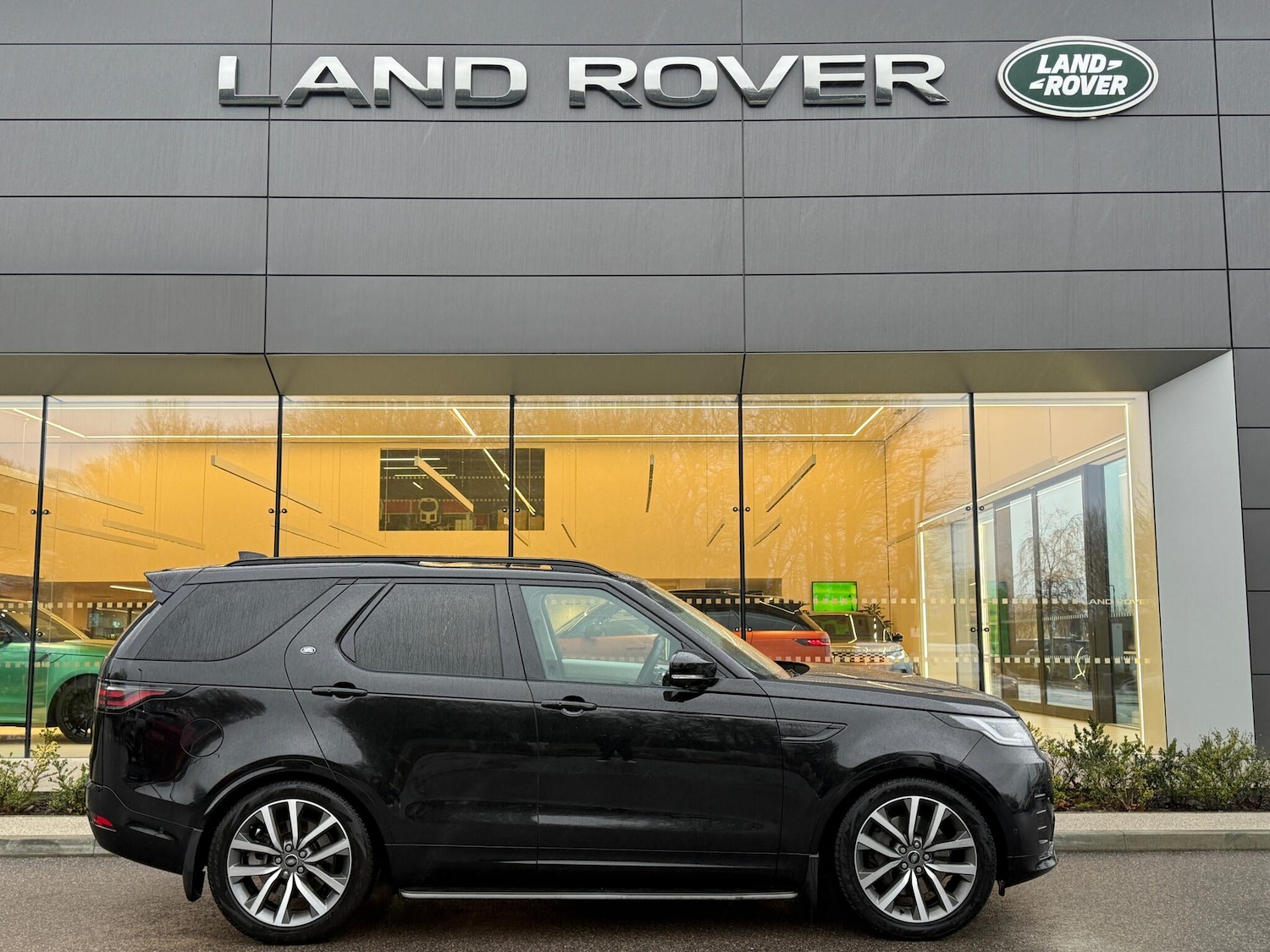 Used Land Rover Discovery 2025 for sale - 77549835: Photo 2