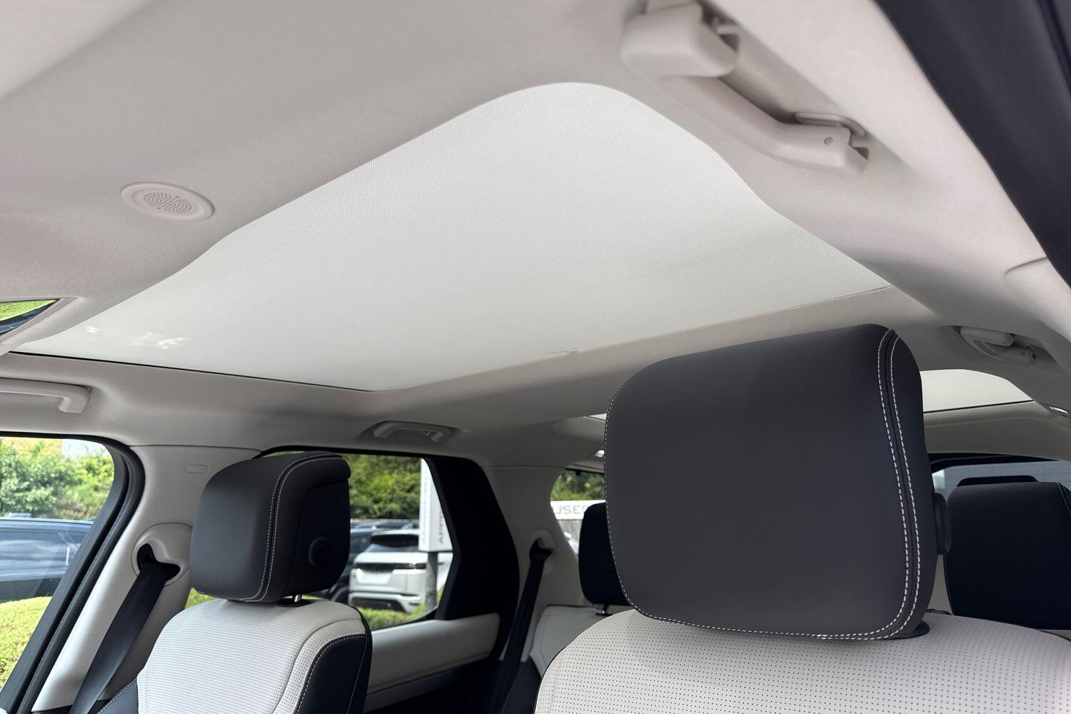 Used Land Rover Discovery 2025 for sale - 77549835: Photo 5