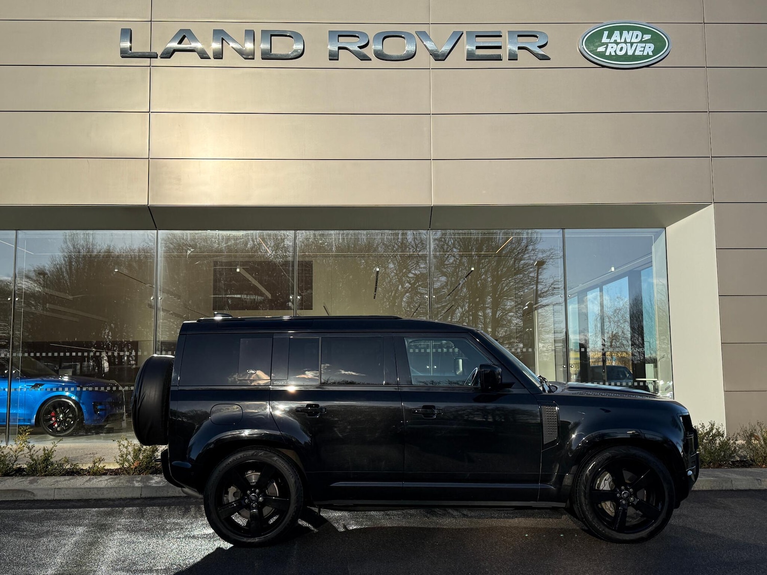 Used Land Rover Defender 2024 for sale - 77091590: Photo 2