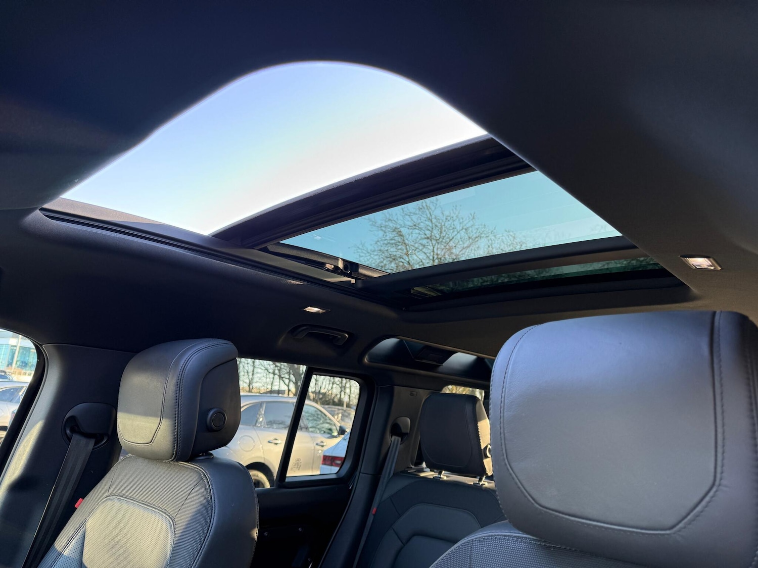 Used Land Rover Defender 2024 for sale - 77091590: Photo 4