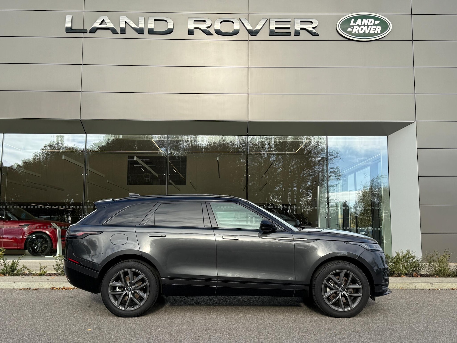Used Land Rover Range Rover Velar 2025 for sale - 76657401: Photo 2