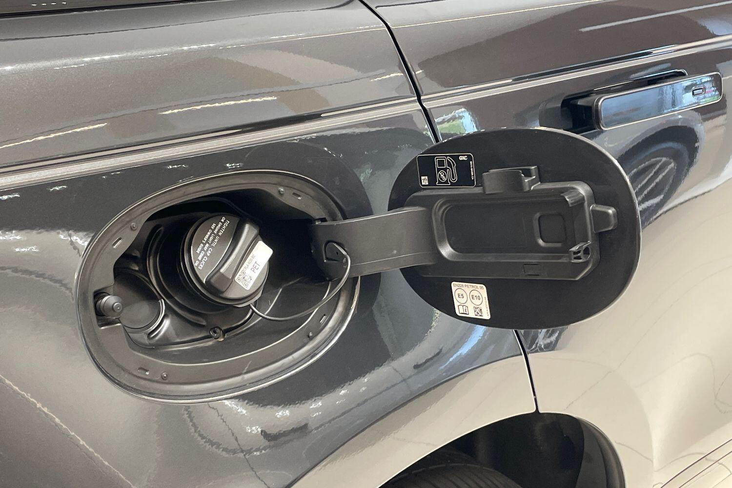 Used Land Rover Range Rover Velar 2025 for sale - 76657401: Photo 24