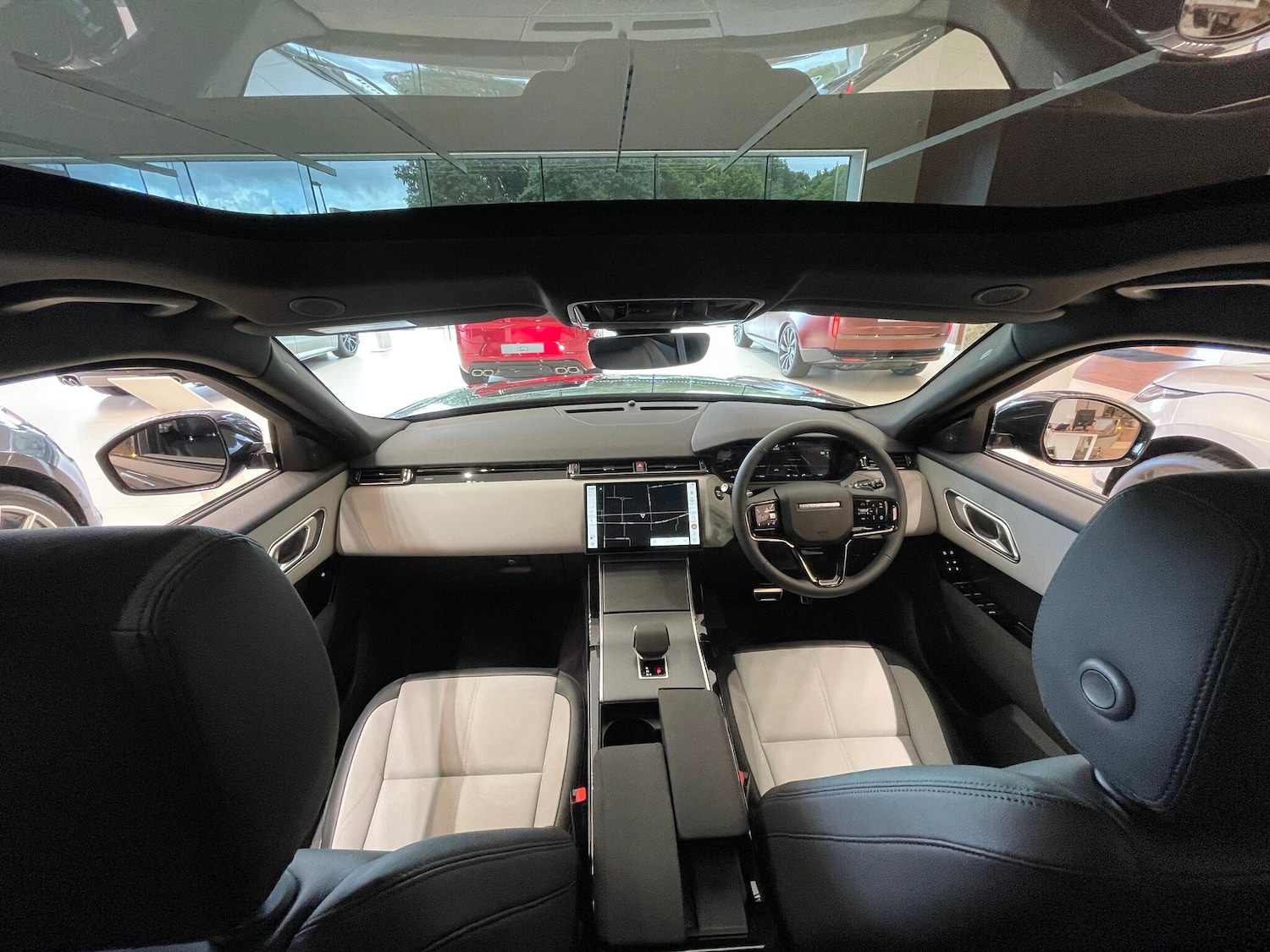 Used Land Rover Range Rover Velar 2025 for sale - 76657401: Photo 3