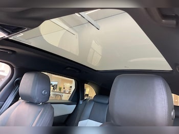 Used Land Rover Range Rover Velar 2025 for sale - 76657401: Photo