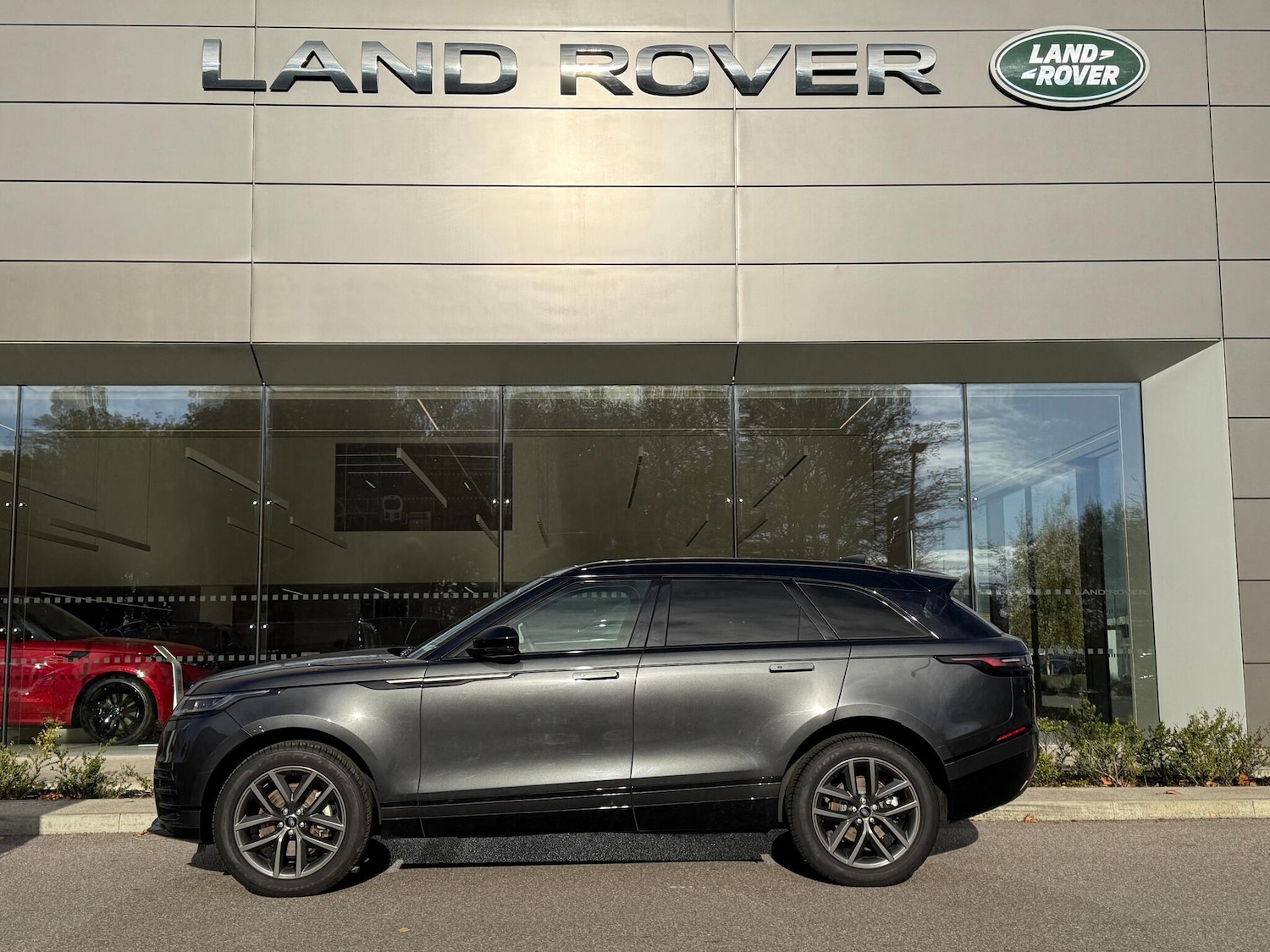 Used Land Rover Range Rover Velar 2025 for sale - 76657401: Photo 7