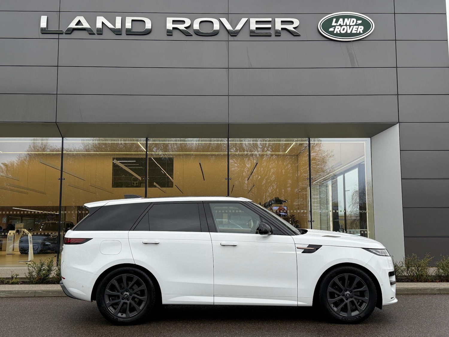 Used Land Rover Range Rover Sport 2023 for sale - 77175362: Photo 2