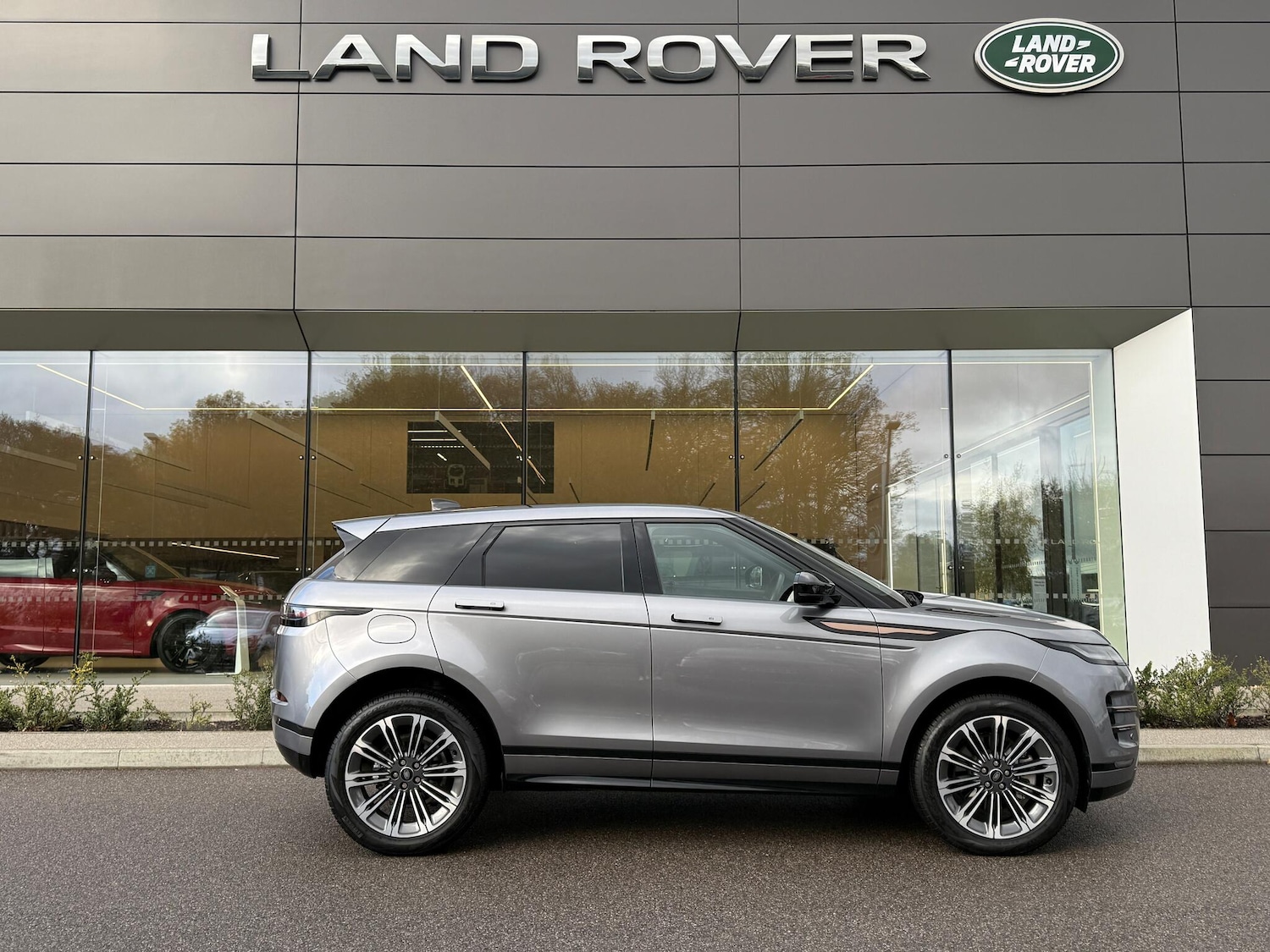 Used Land Rover Range Rover Evoque 2024 for sale - 76389312: Photo 2