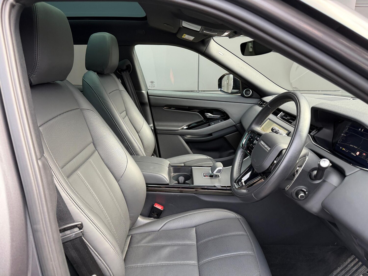 Used Land Rover Range Rover Evoque 2024 for sale - 76389312: Photo 32