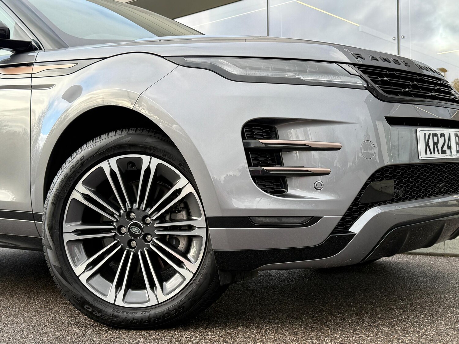 Used Land Rover Range Rover Evoque 2024 for sale - 76389312: Photo 9