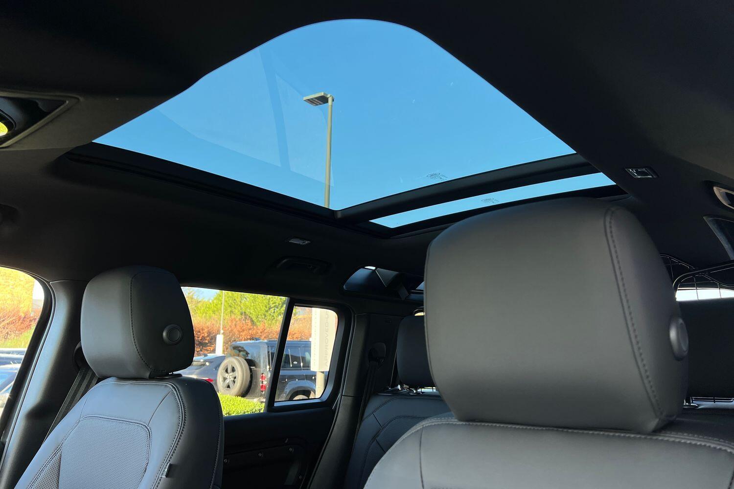 Used Land Rover Defender 2025 for sale - 76499566: Photo 4