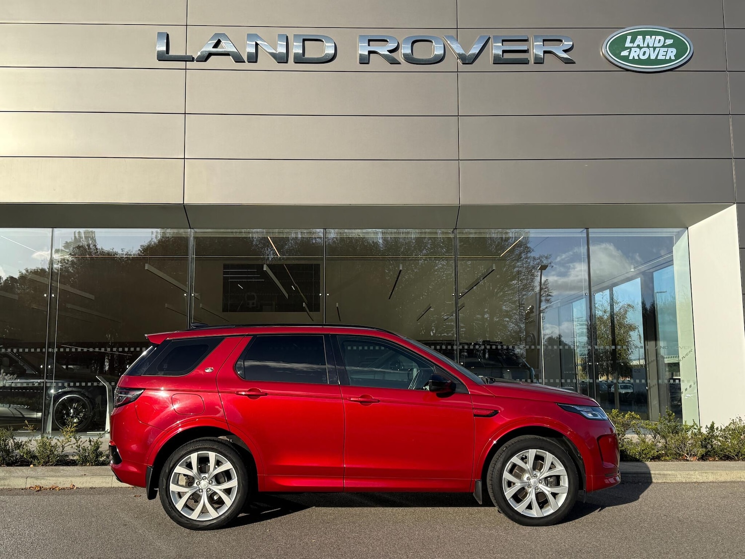 Used Land Rover Discovery Sport 2022 for sale - 76634262: Photo 2