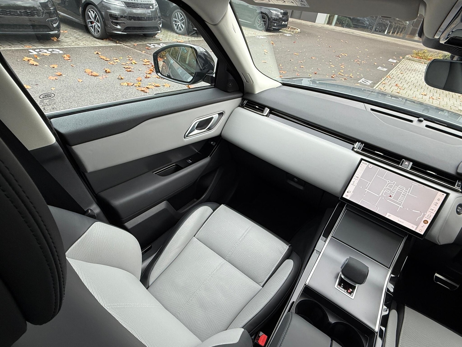 Used Land Rover Range Rover Velar 2024 for sale - 76472608: Photo 22