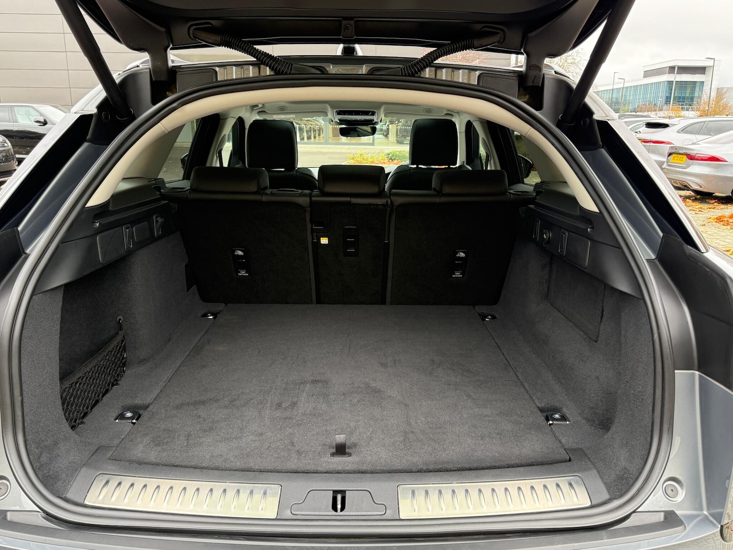 Used Land Rover Range Rover Velar 2024 for sale - 76472608: Photo 28