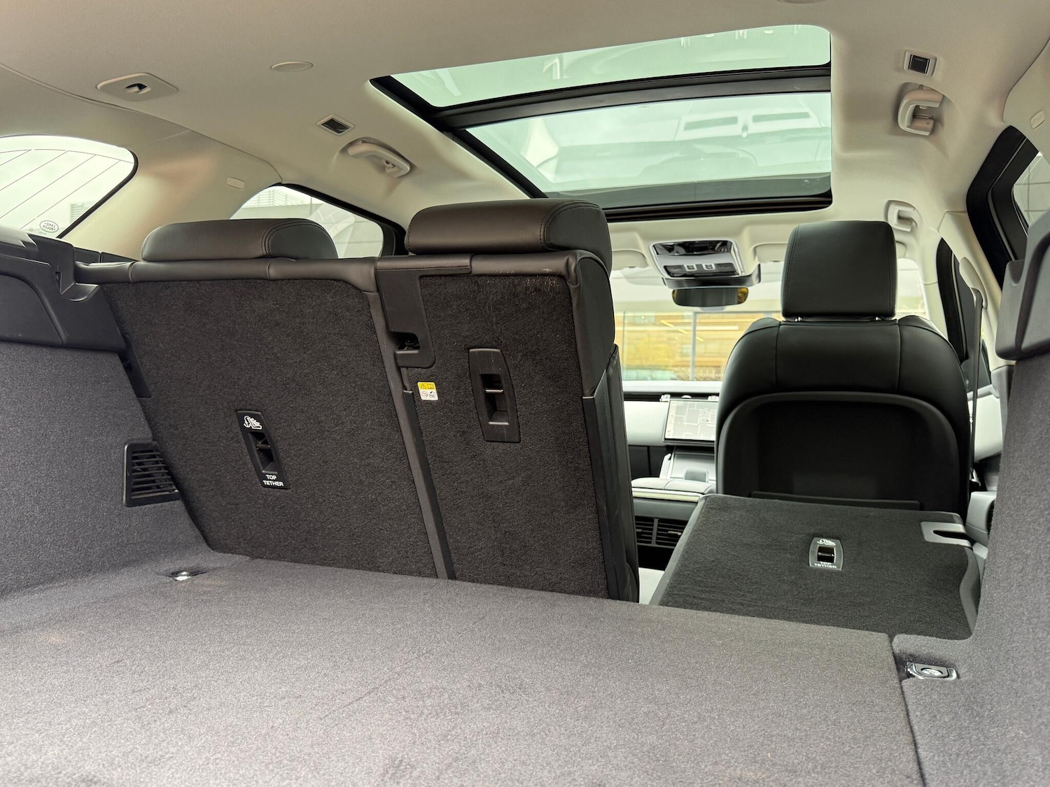 Used Land Rover Range Rover Velar 2024 for sale - 76472608: Photo 29