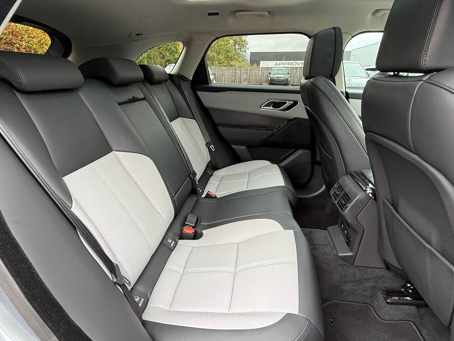 Used Land Rover Range Rover Velar 2024 for sale - 76472608: Photo 31