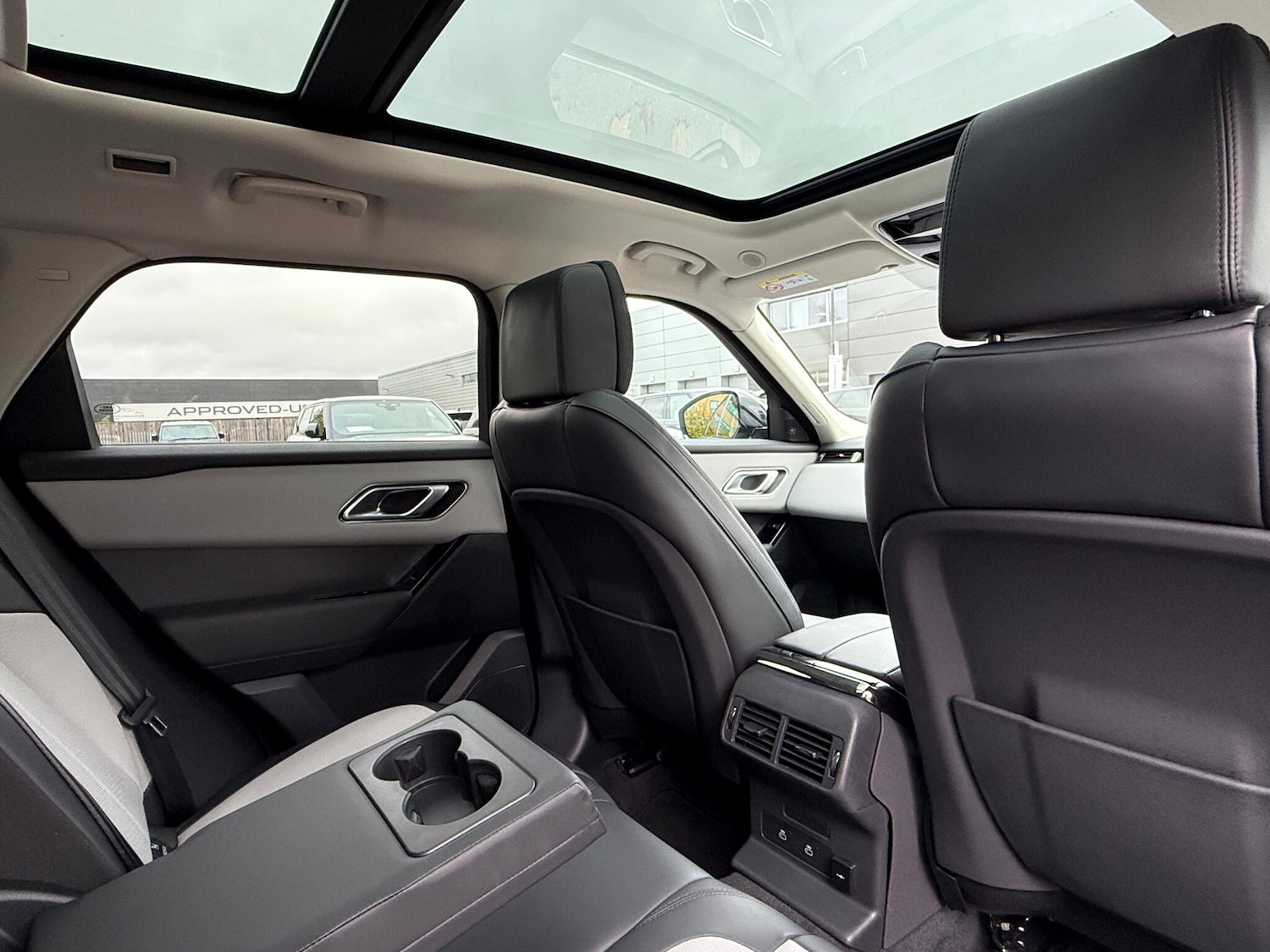 Used Land Rover Range Rover Velar 2024 for sale - 76472608: Photo 32