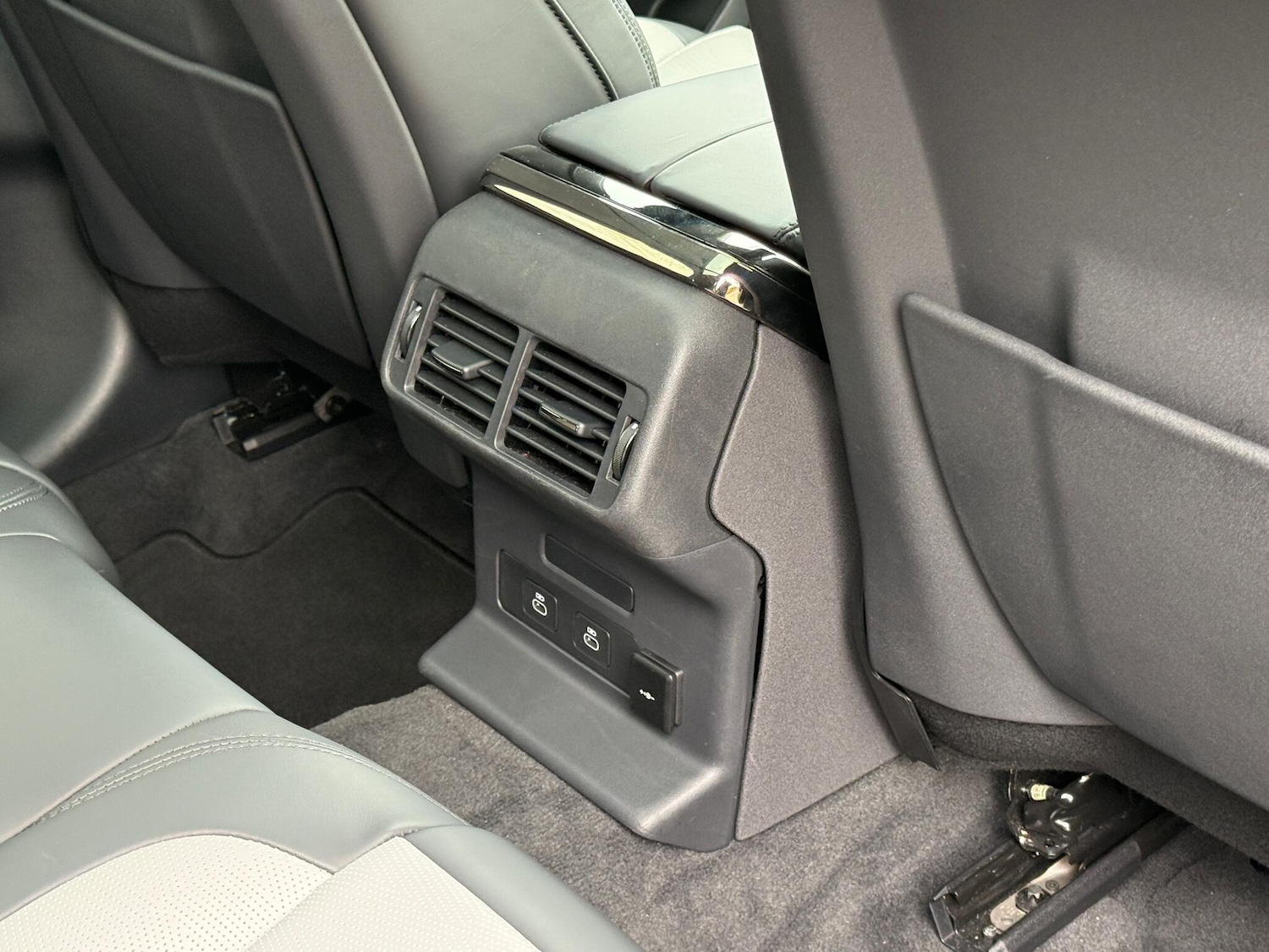 Used Land Rover Range Rover Velar 2024 for sale - 76472608: Photo 34