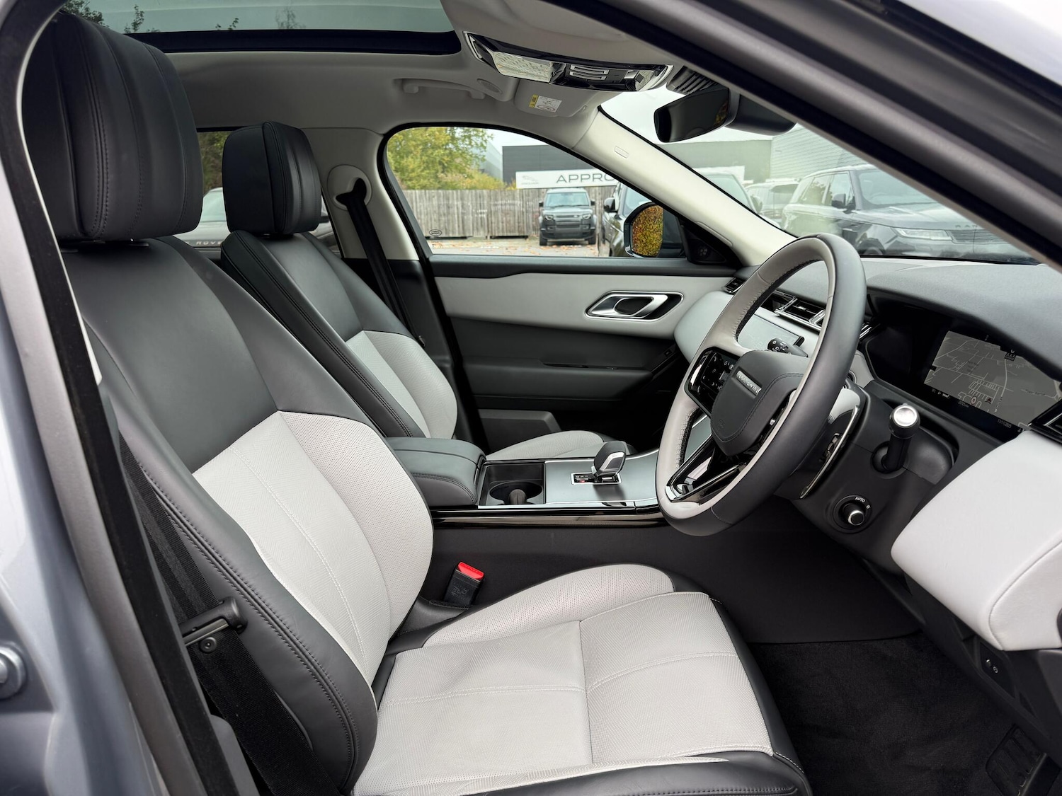 Used Land Rover Range Rover Velar 2024 for sale - 76472608: Photo 36