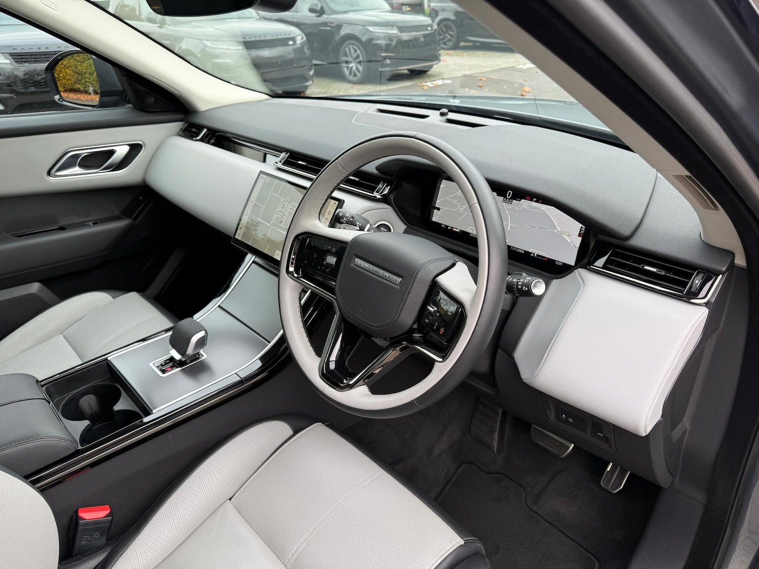 Used Land Rover Range Rover Velar 2024 for sale - 76472608: Photo 37