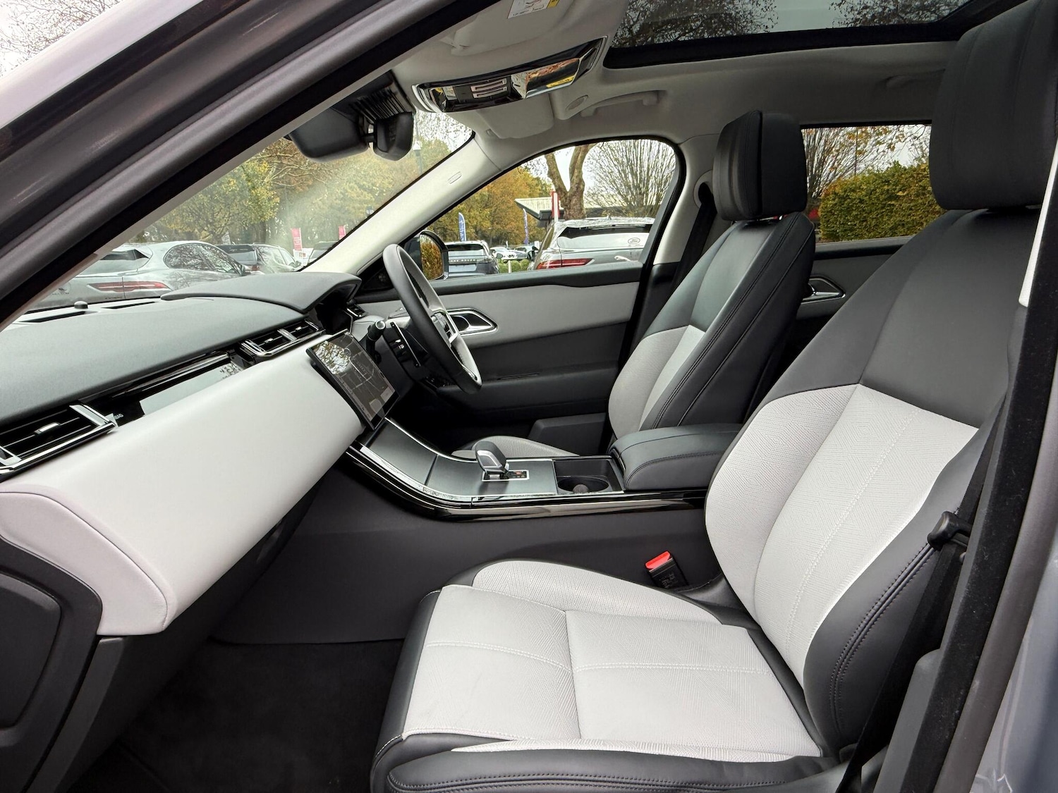 Used Land Rover Range Rover Velar 2024 for sale - 76472608: Photo 40