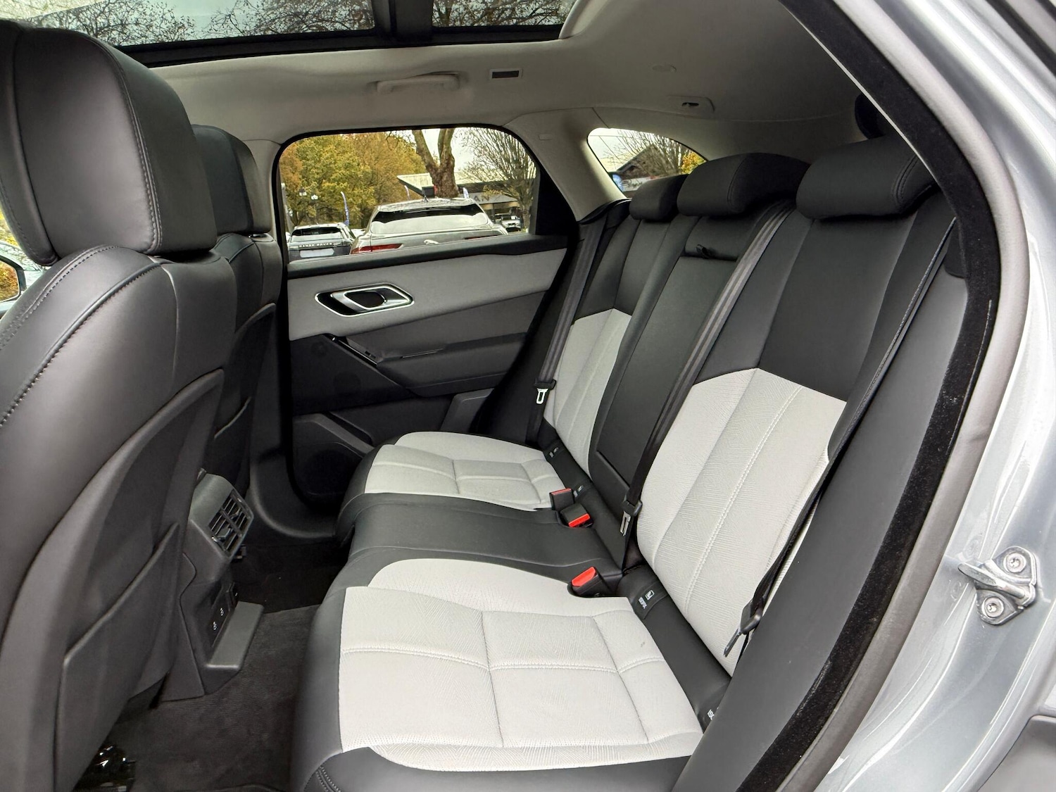 Used Land Rover Range Rover Velar 2024 for sale - 76472608: Photo 42