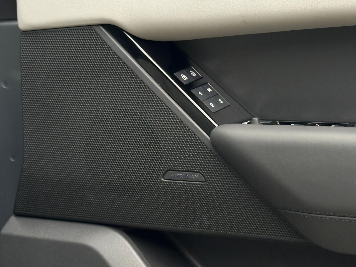 Used Land Rover Range Rover Velar 2024 for sale - 76472608: Photo 44