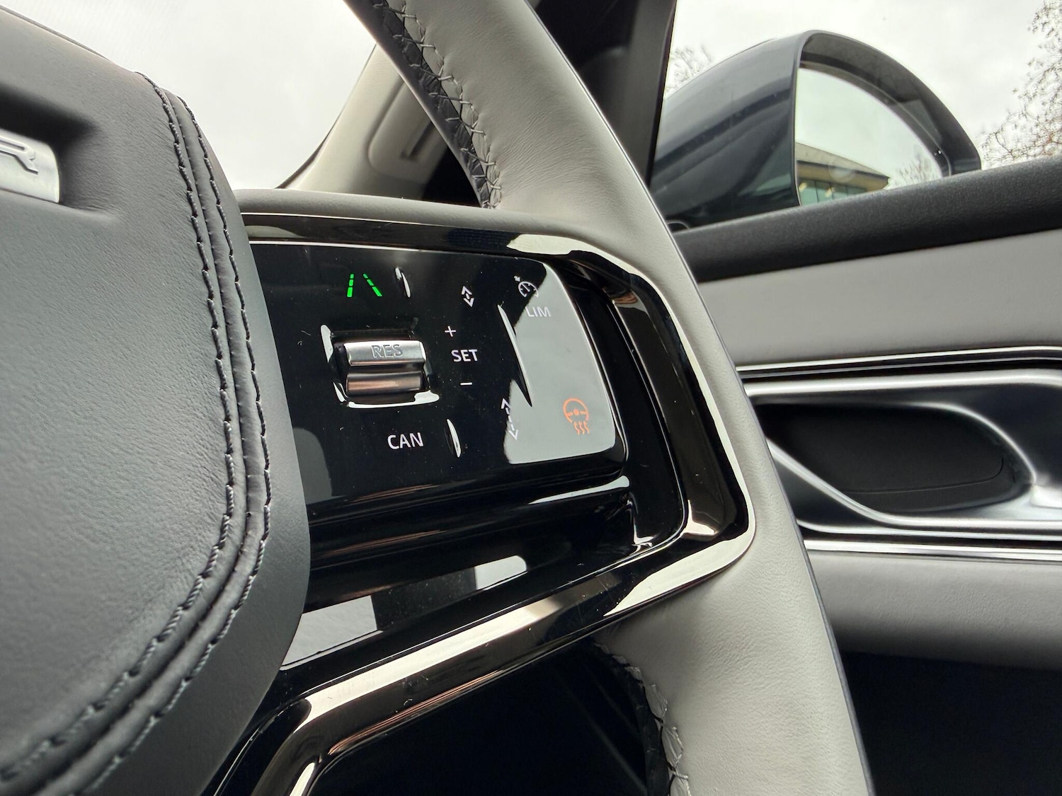 Used Land Rover Range Rover Velar 2024 for sale - 76472608: Photo 47