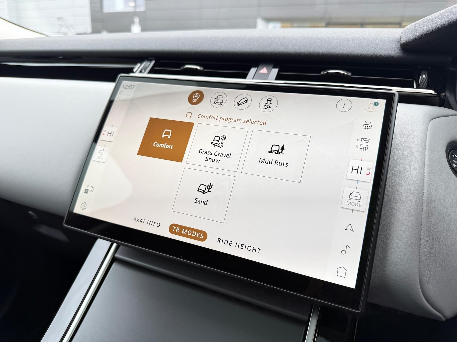 Used Land Rover Range Rover Velar 2024 for sale - 76472608: Photo 58