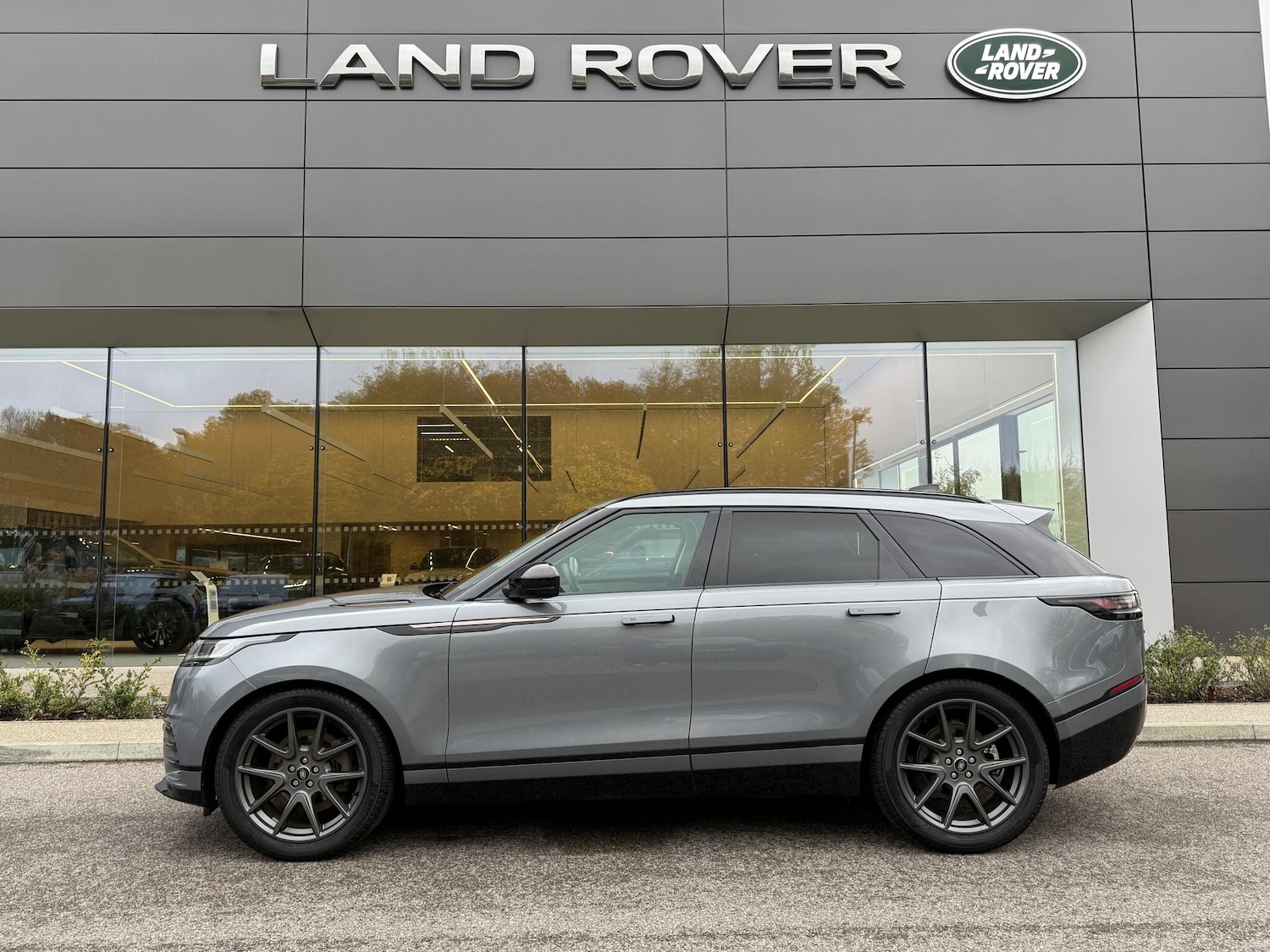 Used Land Rover Range Rover Velar 2024 for sale - 76472608: Photo 9