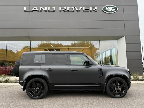 Used Land Rover Defender 2022 for sale - 76307866: Photo 2